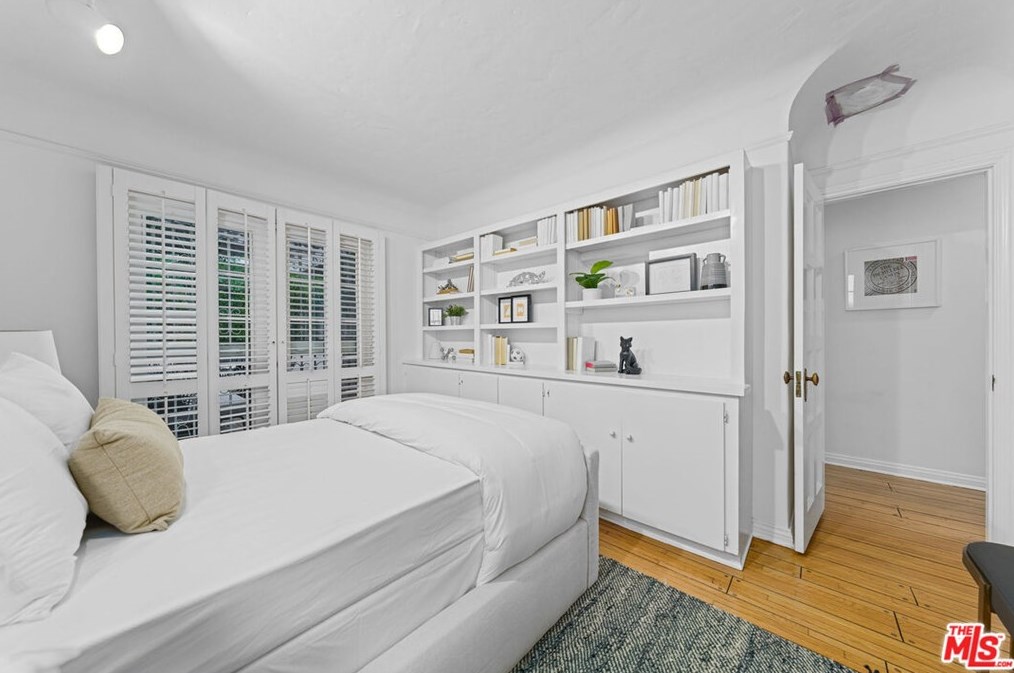 1320 Thayer Ave, Los Angeles CA  90024-5124 exterior