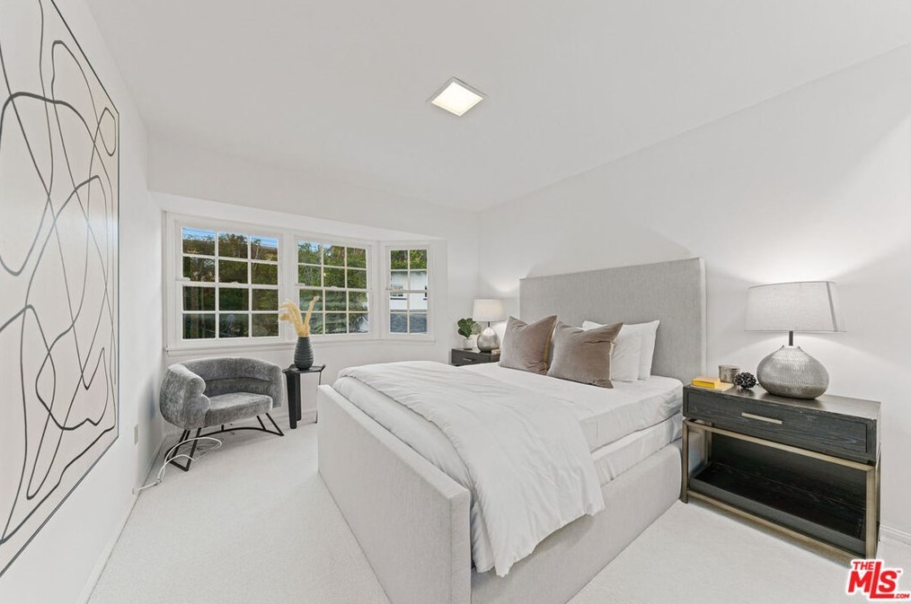 1320 Thayer Ave, Los Angeles CA  90024-5124 exterior