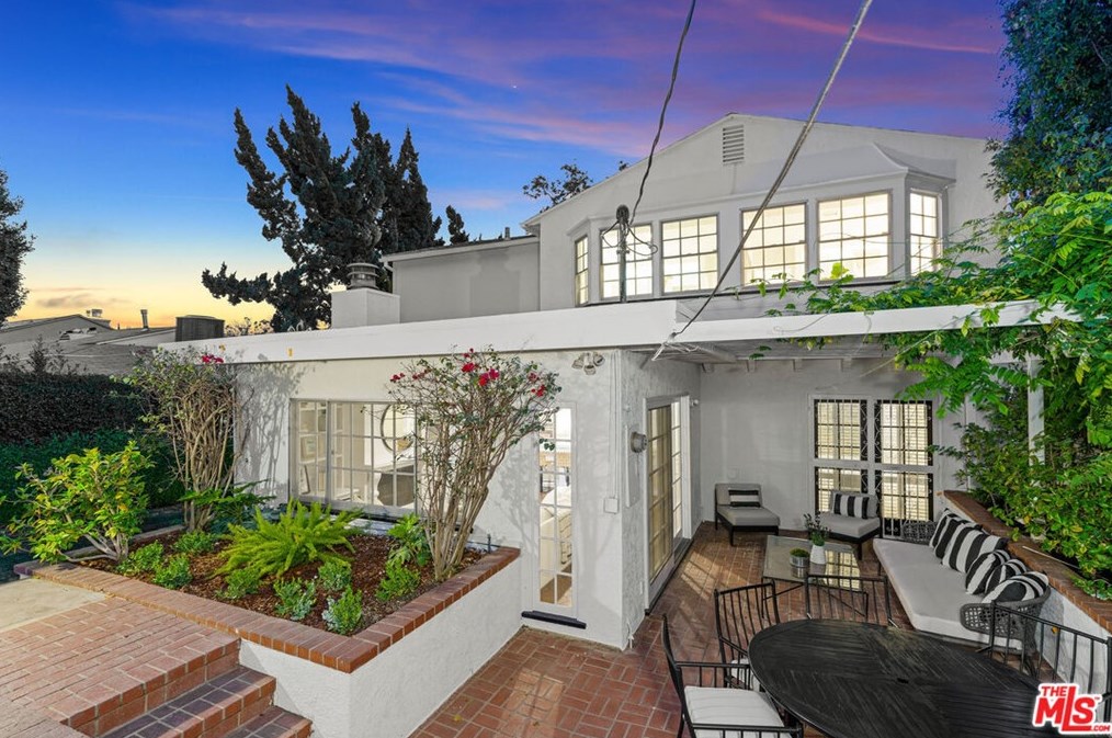 1320 Thayer Ave, Los Angeles CA  90024-5124 exterior