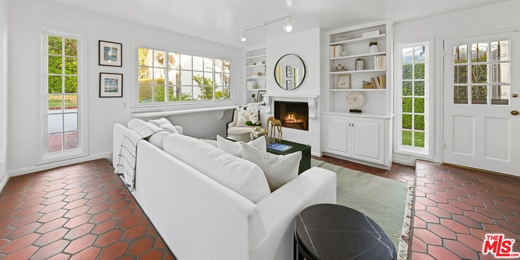 1320 Thayer Ave, Los Angeles CA  90024-5124 exterior