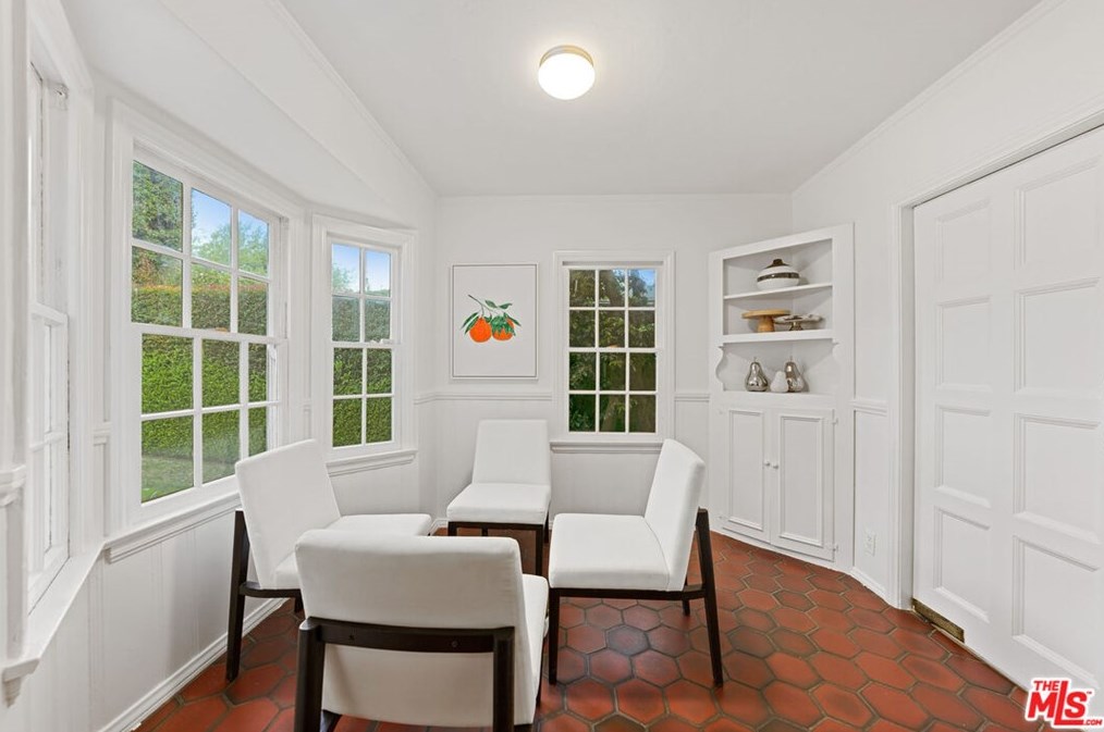 1320 Thayer Ave, Los Angeles CA  90024-5124 exterior