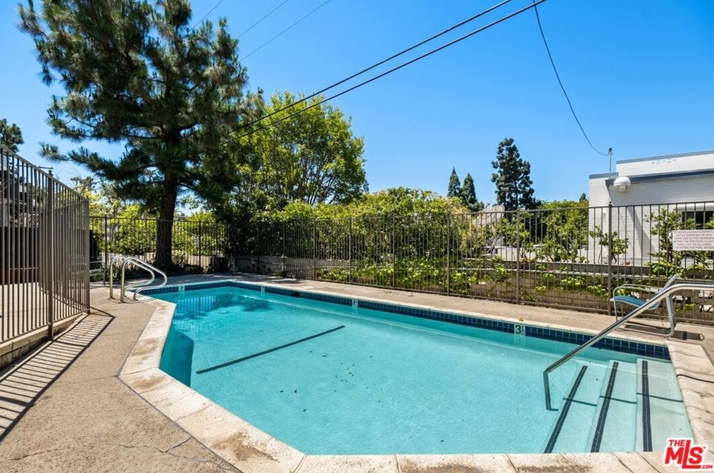 10720 Ohio Ave, Los Angeles CA  90024-5066 exterior