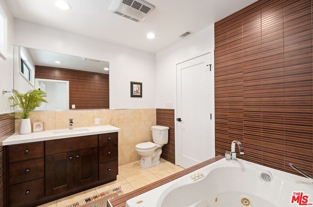 3728 Mullen Pl, Los Angeles CA  90043-1721 exterior