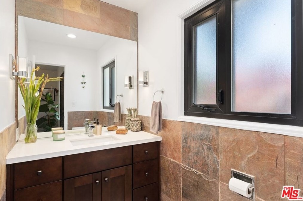 3728 Mullen Pl, Los Angeles CA  90043-1721 exterior