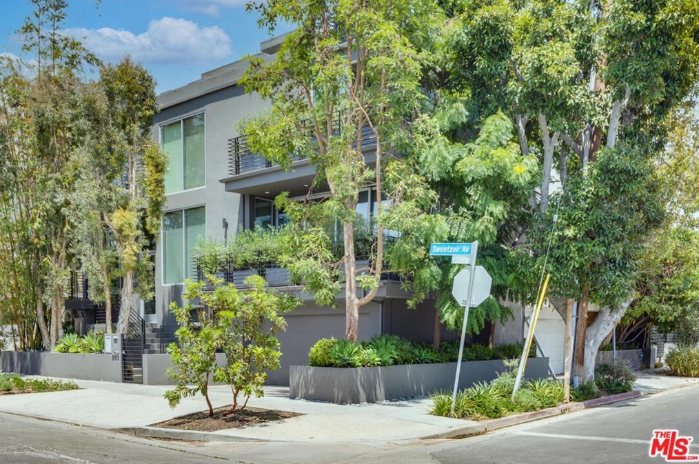 600 Sweetzer Ave, Los Angeles, CA 90048-2102