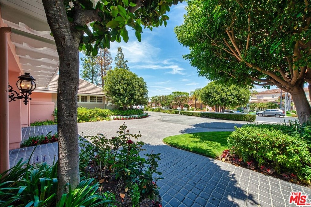 2113 Stoney Hill Rd, Los Angeles, CA 90049-1176