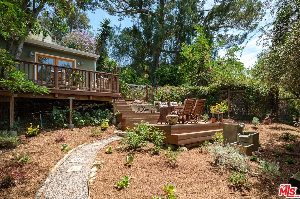 2033 Avon St, Los Angeles, CA 90026-1903
