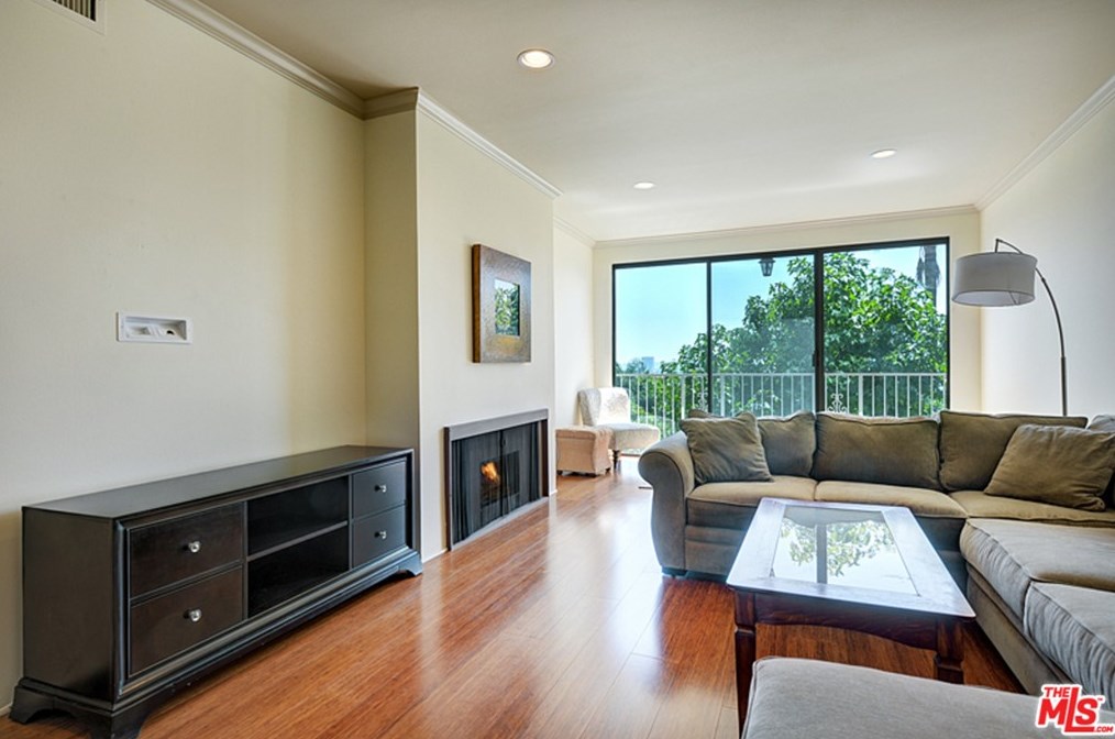 8455 Fountain Ave #302, Los Angeles, CA 90069