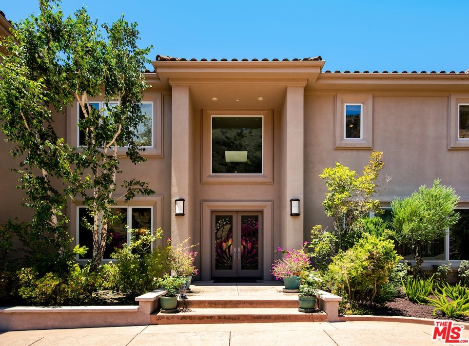 1607 Bundy Dr, Los Angeles, CA 90025-2605