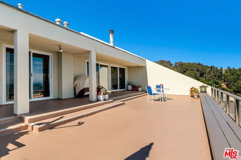 18055 Coastline Dr #4, Malibu, CA 90265