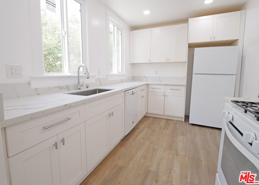 1217 5th Ave, Los Angeles CA  90019-3446 exterior