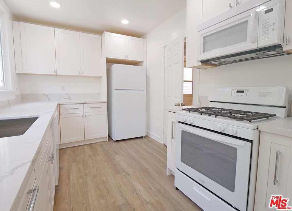1217 5th Ave, Los Angeles CA  90019-3446 exterior
