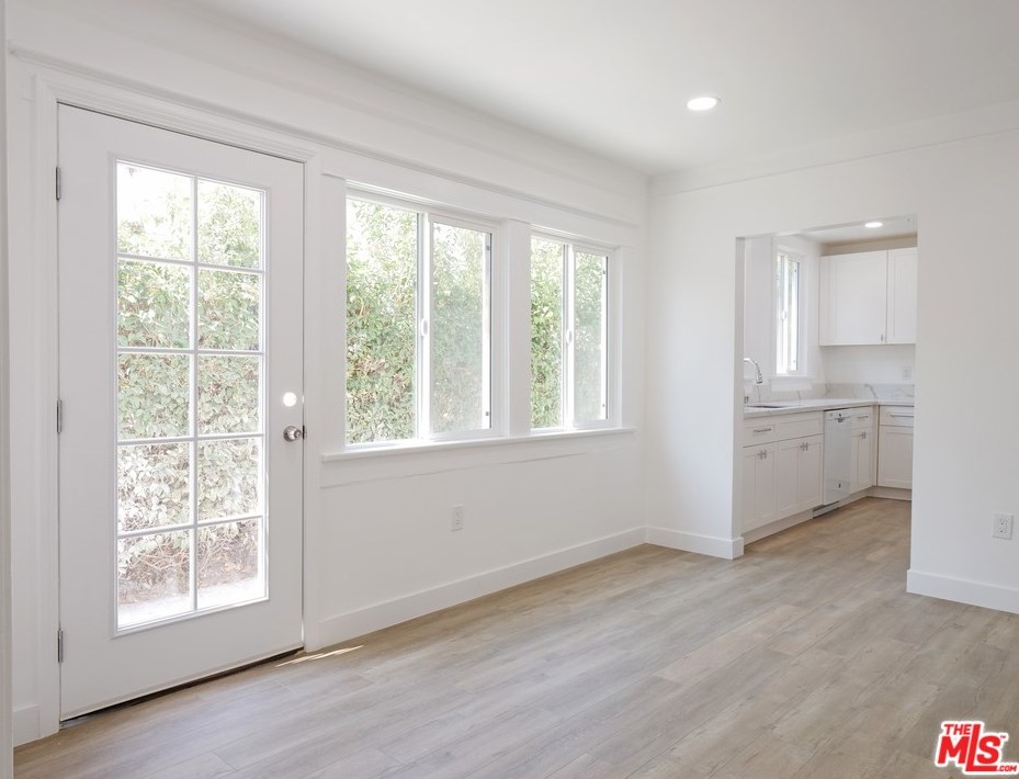1217 5th Ave, Los Angeles CA  90019-3446 exterior