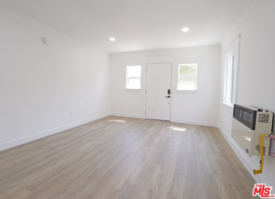 1217 5th Ave, Los Angeles CA  90019-3446 exterior