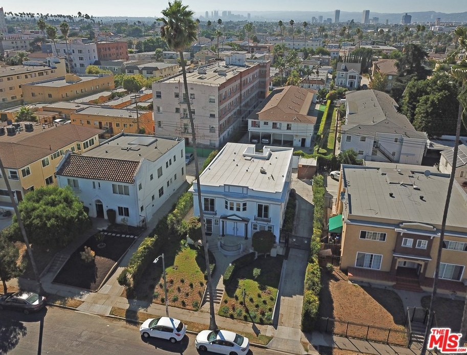 1217 5th Ave, Los Angeles CA  90019-3446 exterior
