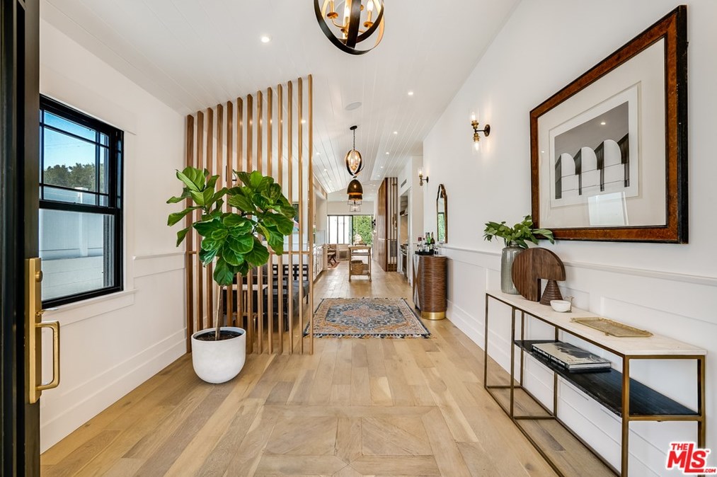 1527 Curson Ave, Los Angeles, CA 90019-3807