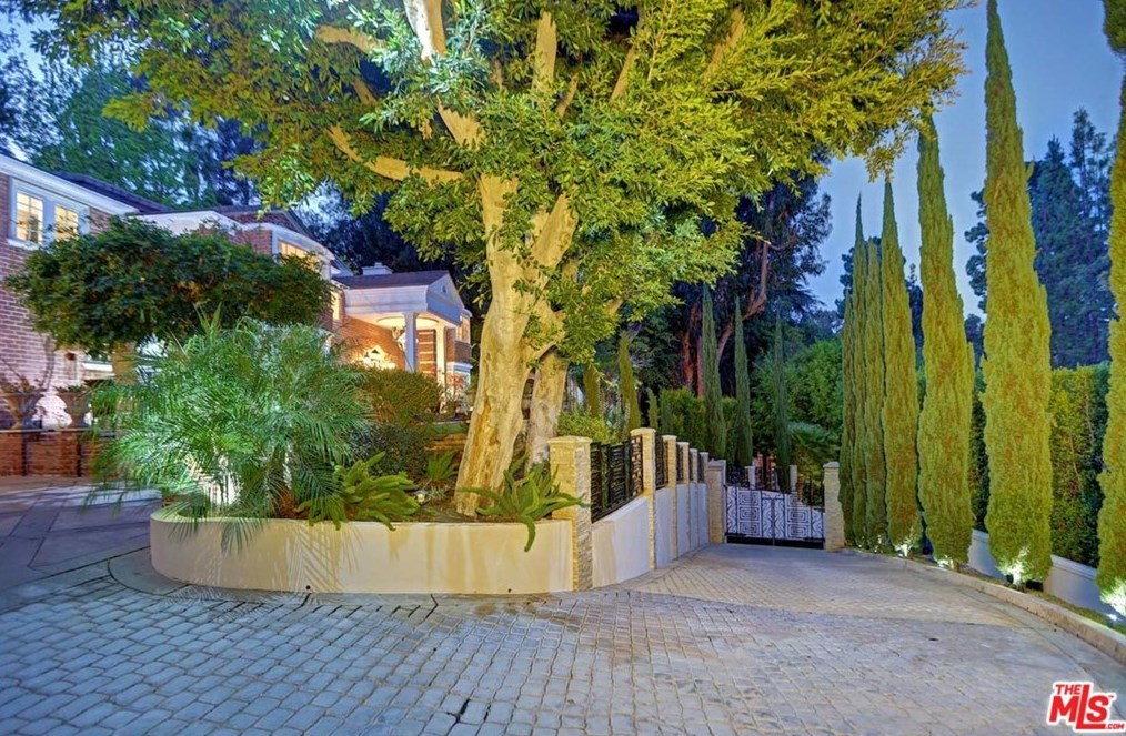 725 N Faring Rd, Los Angeles, CA 90077
