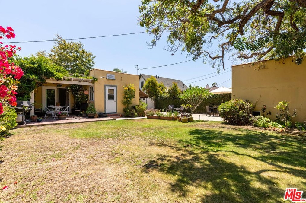 1317 Curson Ave, Los Angeles CA  90019-6614 exterior