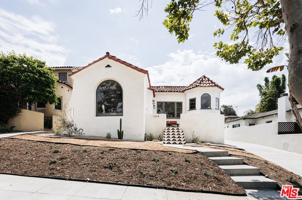 1314 Carmona Ave, Los Angeles, CA 90019-2532