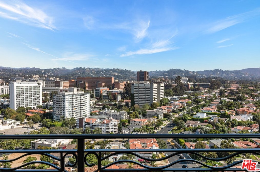 10800 Wilshire Blvd, Los Angeles CA  90024-4203 exterior