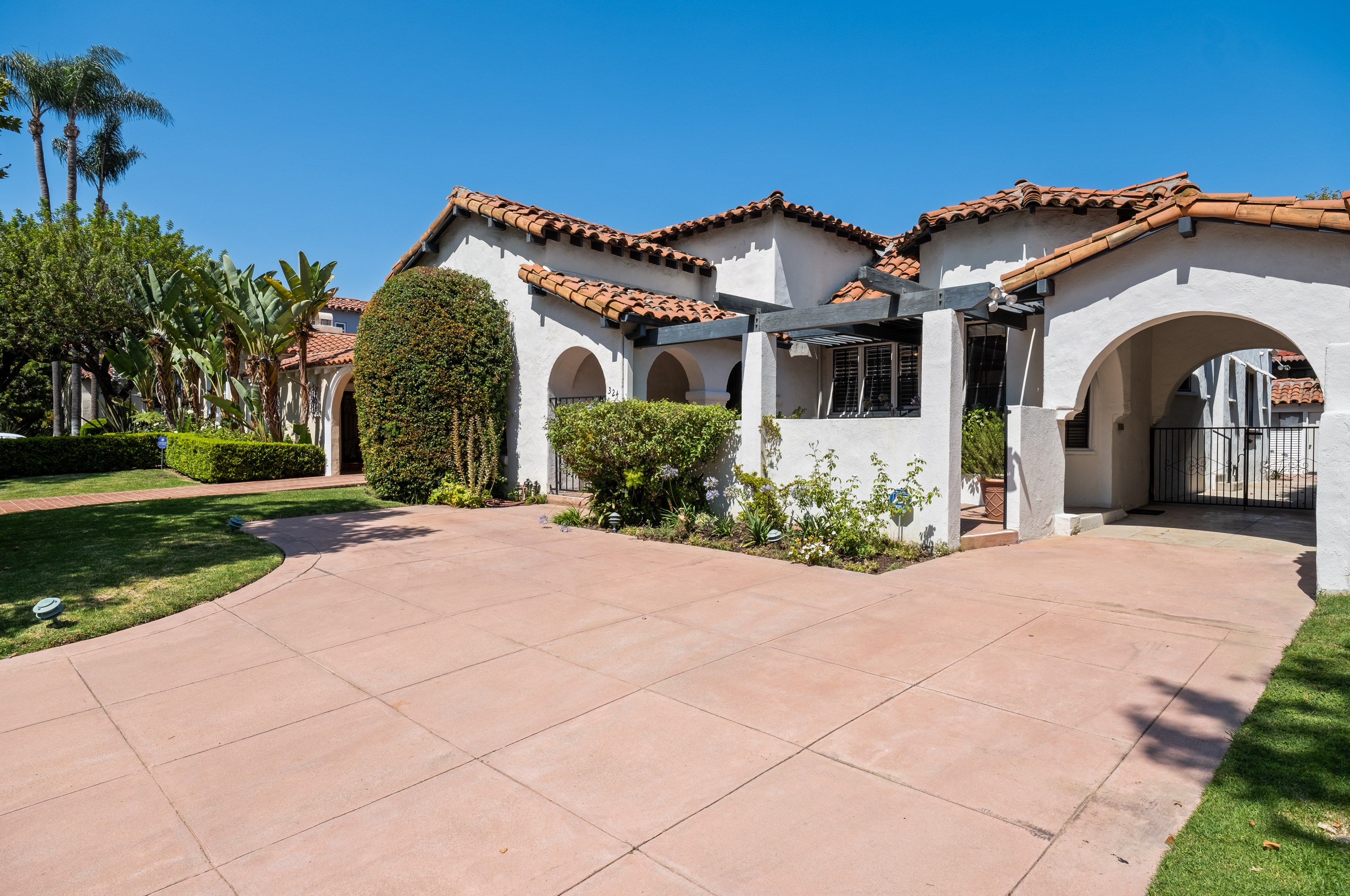324 Mccarty Dr, Beverly Hills, CA 90212-3719
