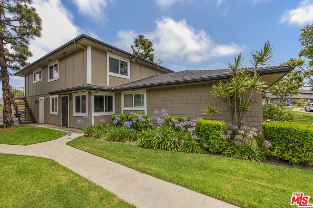 16663 Arbor Cir, Huntington Beach, CA 92647-7337