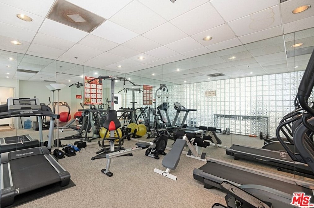 12000 Goshen Ave, Los Angeles CA  90049-6395 exterior