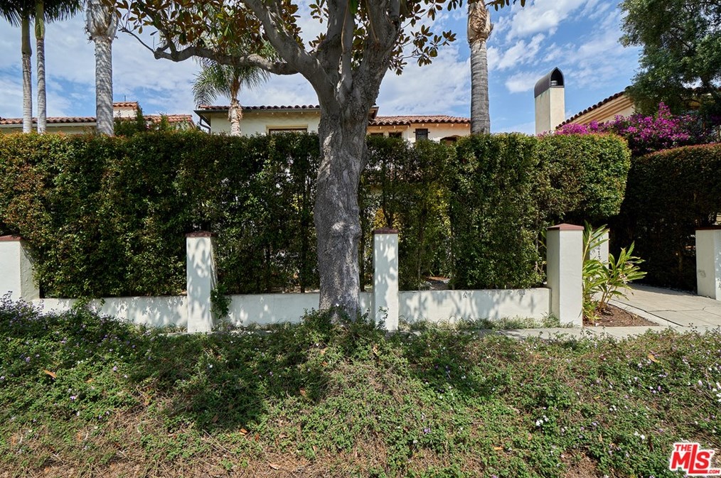 1211 Hi Point St, Los Angeles, CA 90035-2611
