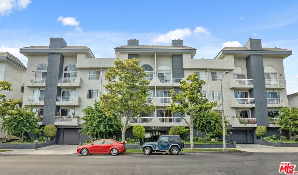 10465 Eastborne Ave, Los Angeles CA  90024-1704 exterior