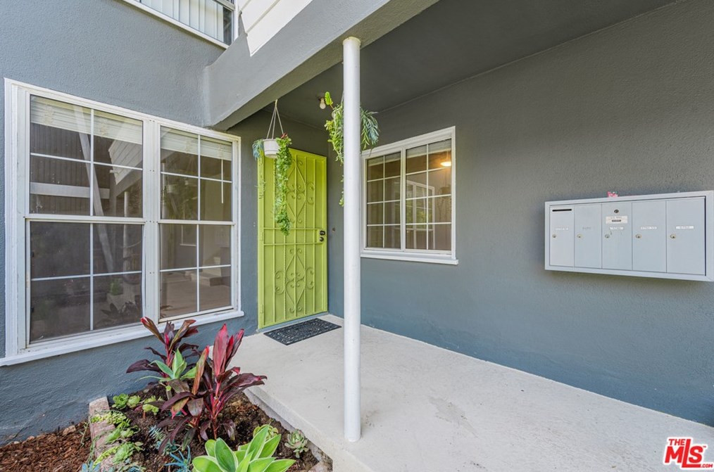 5750 Corbett St, Los Angeles, CA 90016-4545