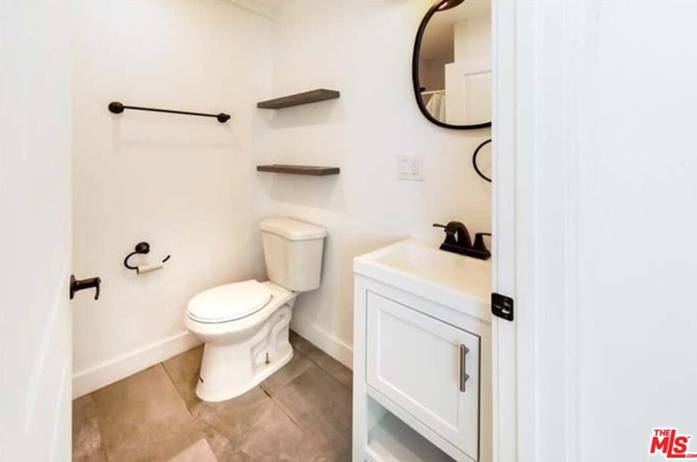 6015 Halldale Ave, Los Angeles CA  90047-1505 exterior