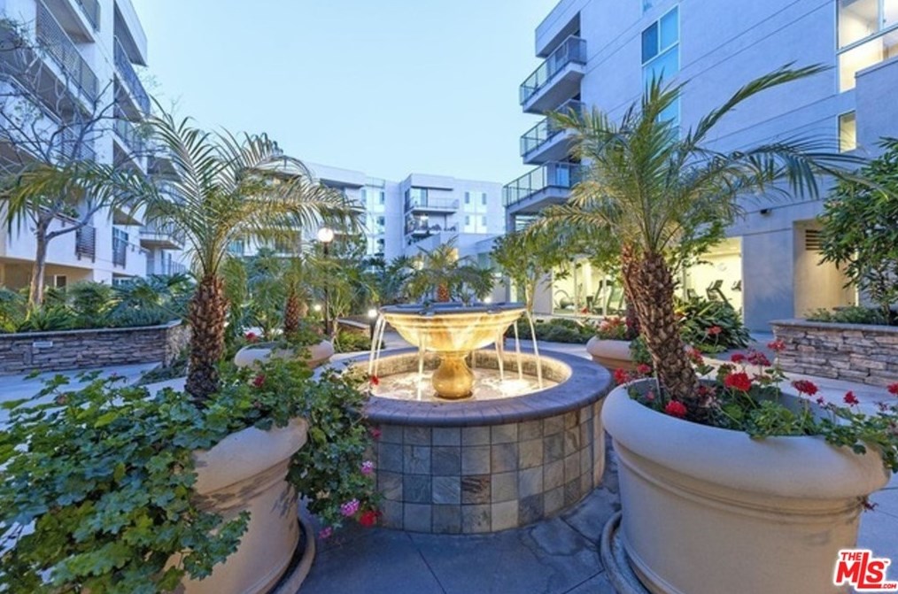 267 San Pedro St, Los Angeles CA  90012-3874 exterior