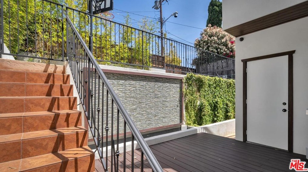 3444 Greenwood Ave, Los Angeles CA  90040-3305 exterior