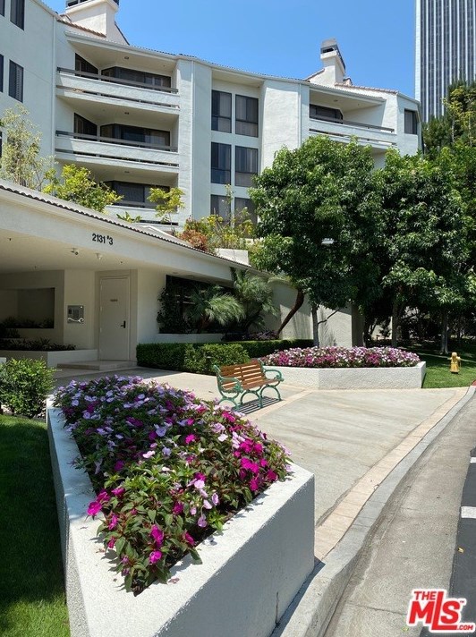 2131 Century Park Ln #212, Los Angeles, CA 90067