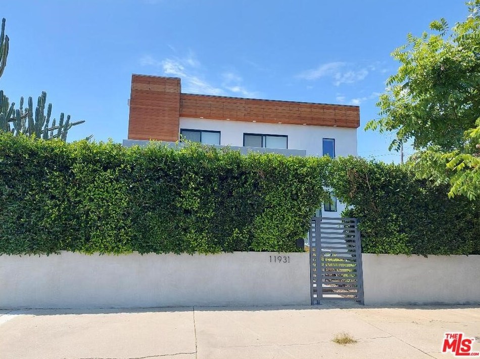 11931 Tennessee Pl, Los Angeles, CA 90064-1130