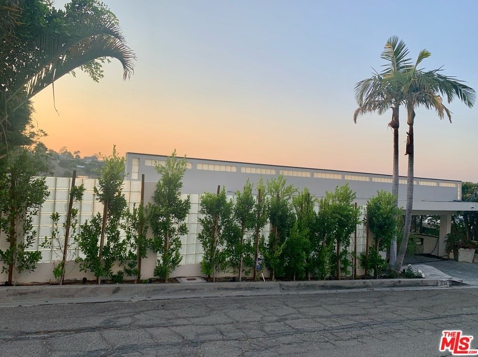 3733 Oakfield Dr, Van Nuys, CA 91423