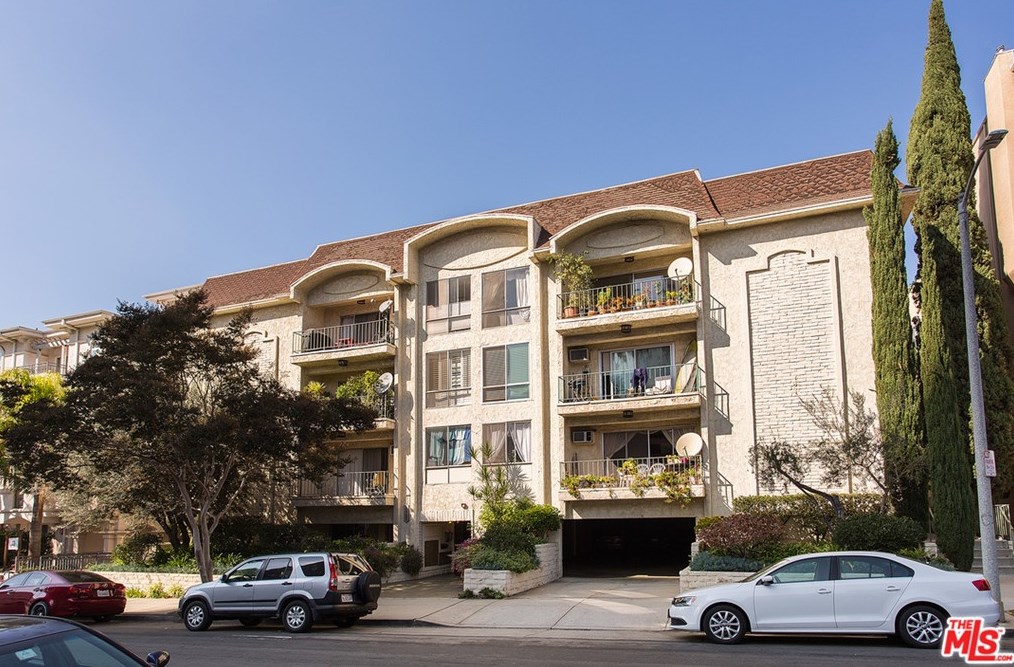 11733 Goshen Ave, Los Angeles CA  90049-6153 exterior