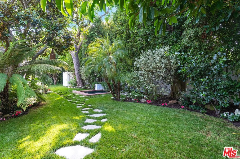 120 Homewood Rd, Los Angeles CA  90049-2708 exterior