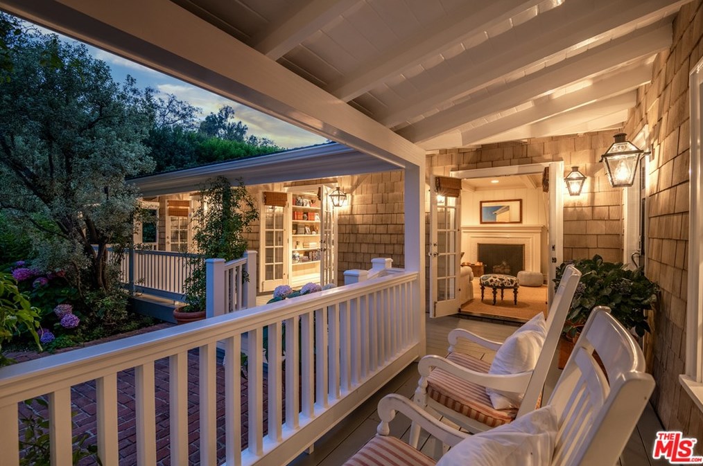 120 Homewood Rd, Los Angeles CA  90049-2708 exterior