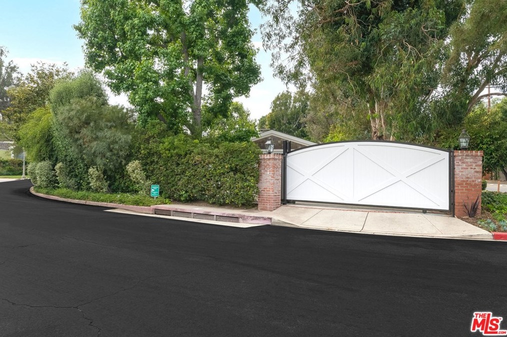 120 Homewood Rd, Los Angeles CA  90049-2708 exterior