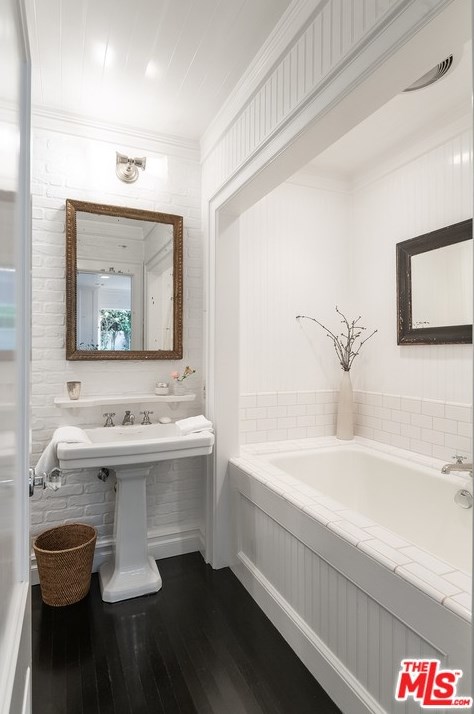 120 Homewood Rd, Los Angeles CA  90049-2708 exterior