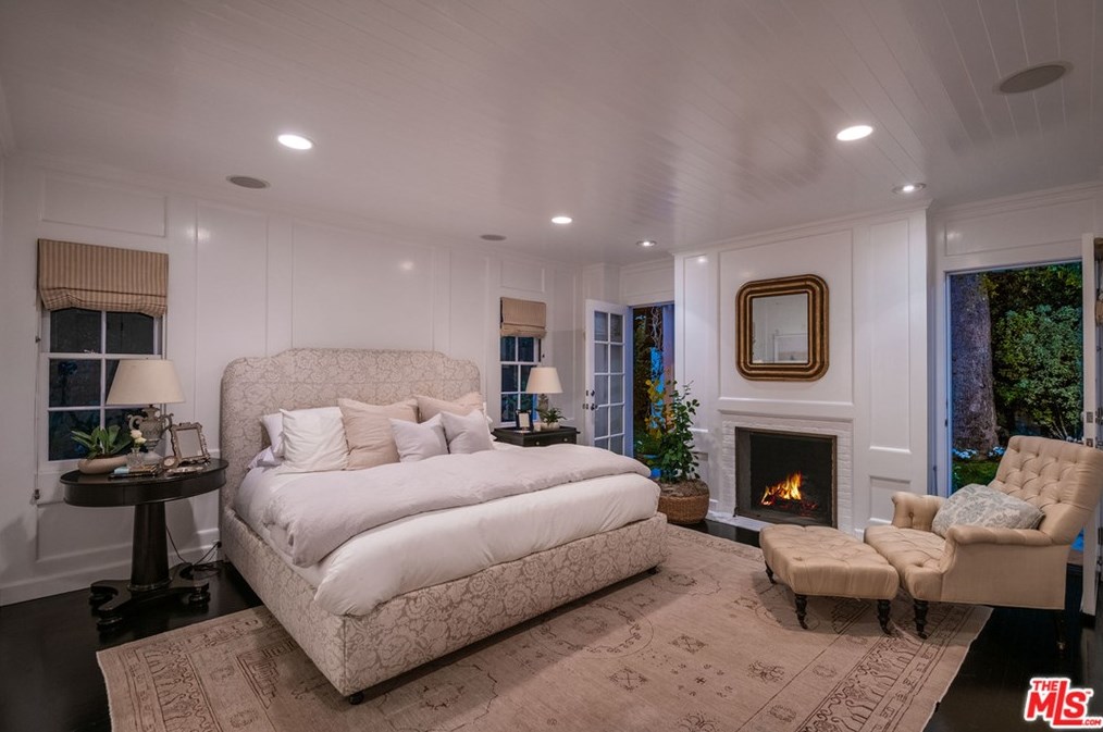 120 Homewood Rd, Los Angeles CA  90049-2708 exterior