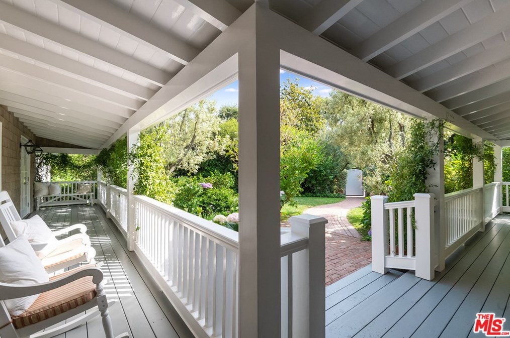 120 Homewood Rd, Los Angeles CA  90049-2708 exterior