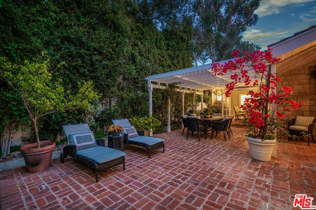 120 Homewood Rd, Los Angeles CA  90049-2708 exterior