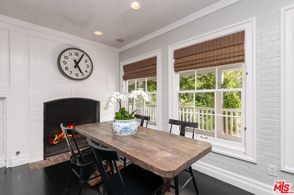 120 Homewood Rd, Los Angeles CA  90049-2708 exterior