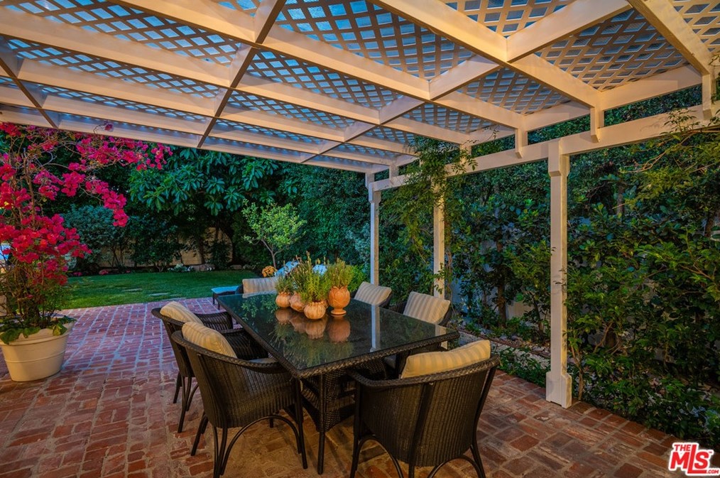 120 Homewood Rd, Los Angeles CA  90049-2708 exterior