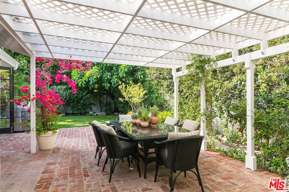 120 Homewood Rd, Los Angeles CA  90049-2708 exterior