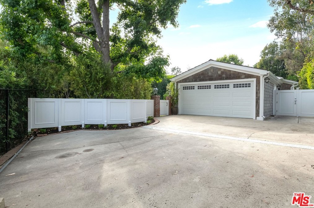 120 Homewood Rd, Los Angeles CA  90049-2708 exterior