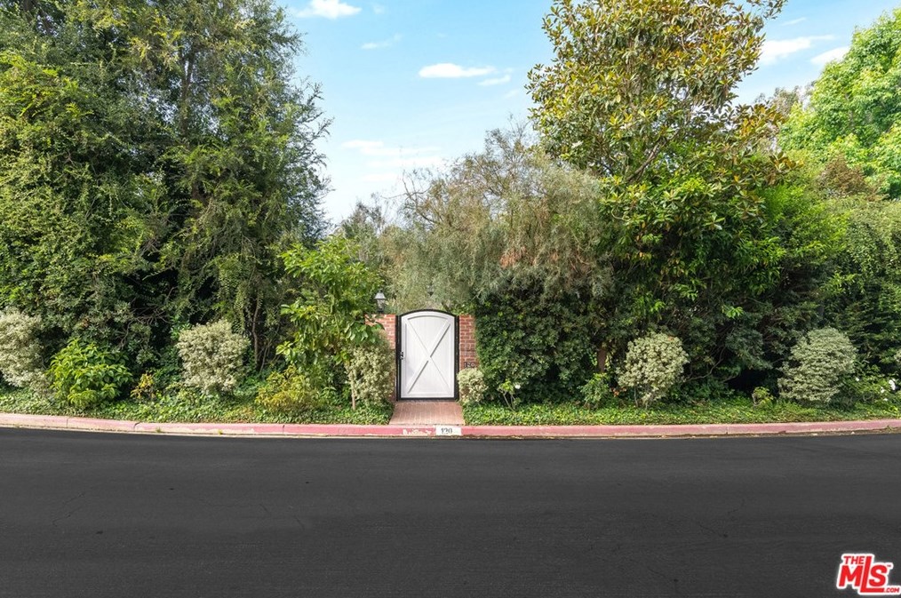 120 Homewood Rd, Los Angeles CA  90049-2708 exterior