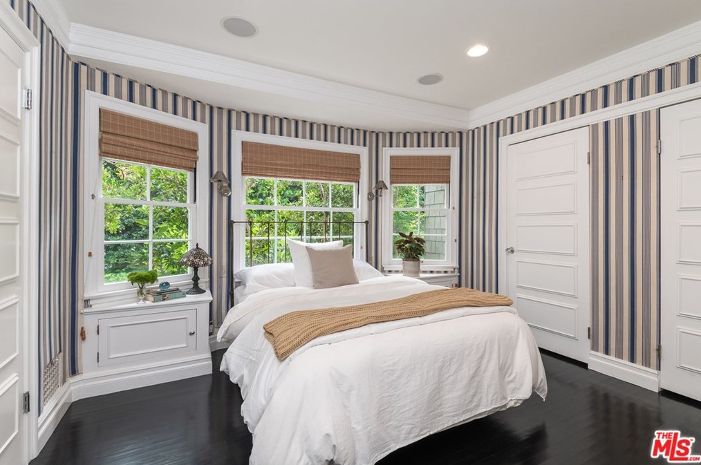 120 Homewood Rd, Los Angeles CA  90049-2708 exterior